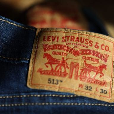 История и эволюция джинсов Levi's